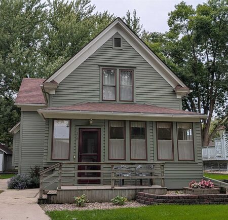 215 1ST AVE SE, Sioux Center, IA 51250