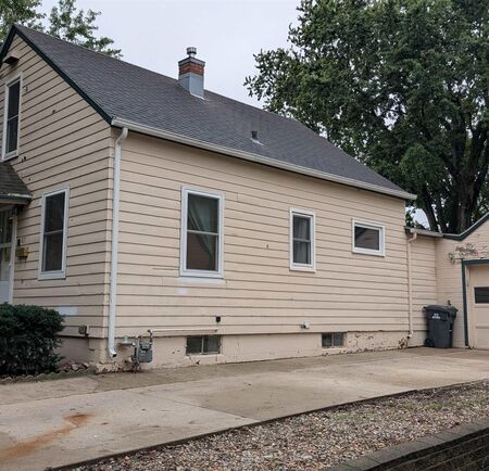 871 1ST AVE SE, Sioux Center, IA 51250