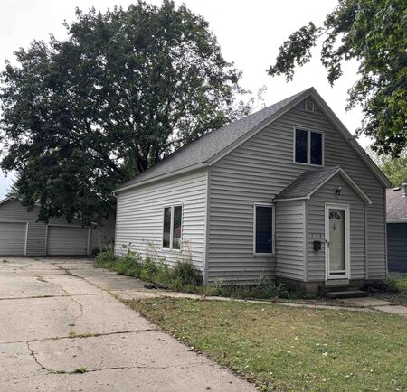 218 2nd St NW, Orange City, IA 51041