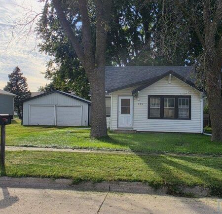 233 N 4th Avenue, Sheldon, IA 51201