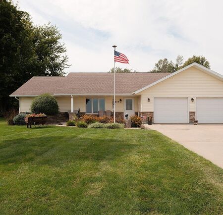 509 13th Avenue NE, Sioux Center, IA 51250