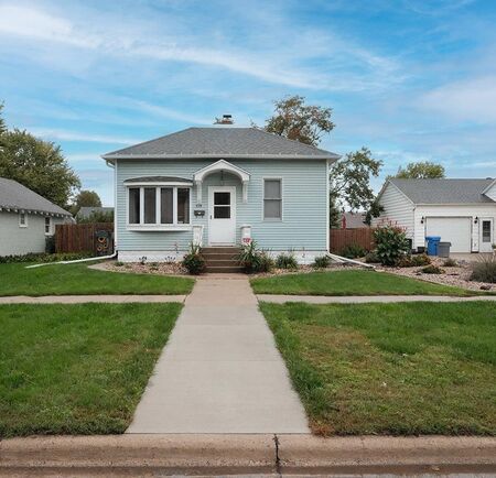 329 2nd Ave NE, Sioux Center, IA 51250