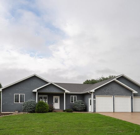 701 11TH ST SE, Orange City, IA 51041