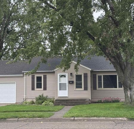 524 2nd Ave SW, Sioux Center, IA 51250