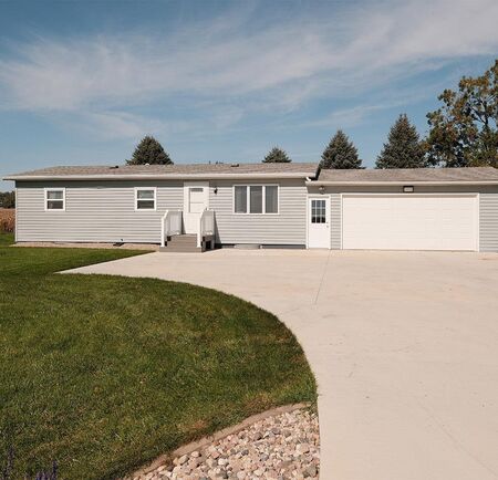 3128 370th Street, Sioux Center, IA 51250