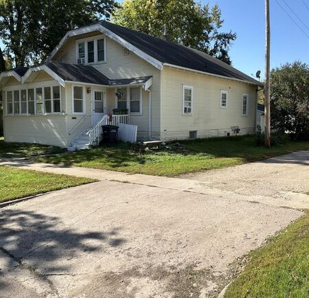 523 Third Avenue, Sibley, IA 51249
