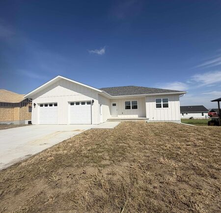 984 15th Cir NE, Sioux Center, IA 51250