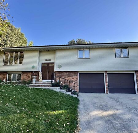 401 ZUIDER ZEE CT SE, Orange City, IA 51041