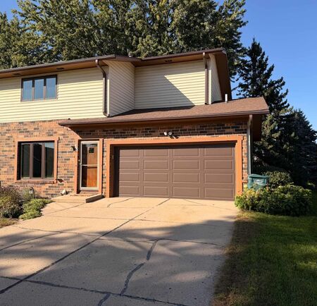 803 4th St NW, Orange City, IA 51041