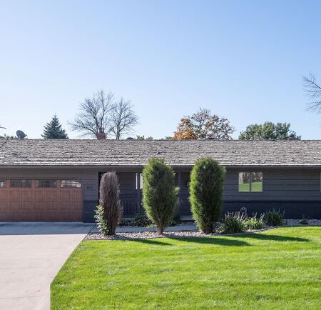 605 AMSTERDAM DR SE, Orange City, IA 51041