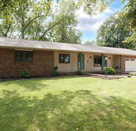 387 8th Street NE, Sioux Center, IA 51250