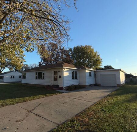 411 Washington, Sheldon, IA 51201
