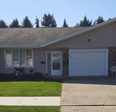 608 11th St, Sheldon, IA 51201